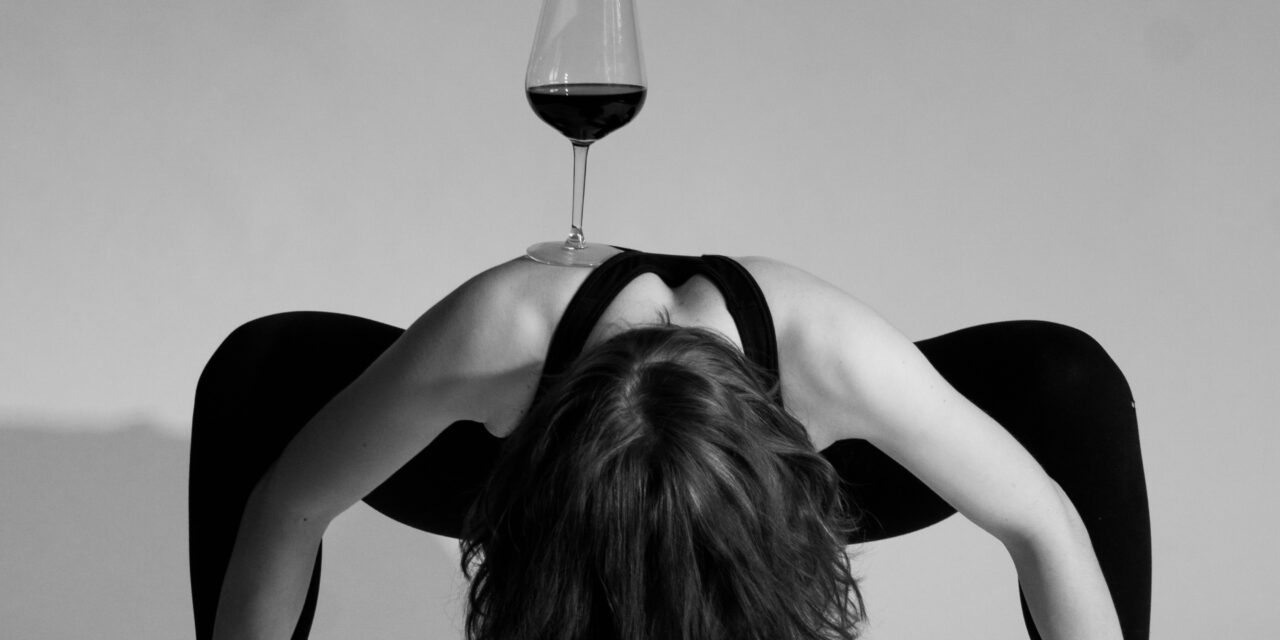 Glänzende Fassade, wackeliges Fundament – Die Doppelmoral in der Ayurveda- und Yoga-Szene